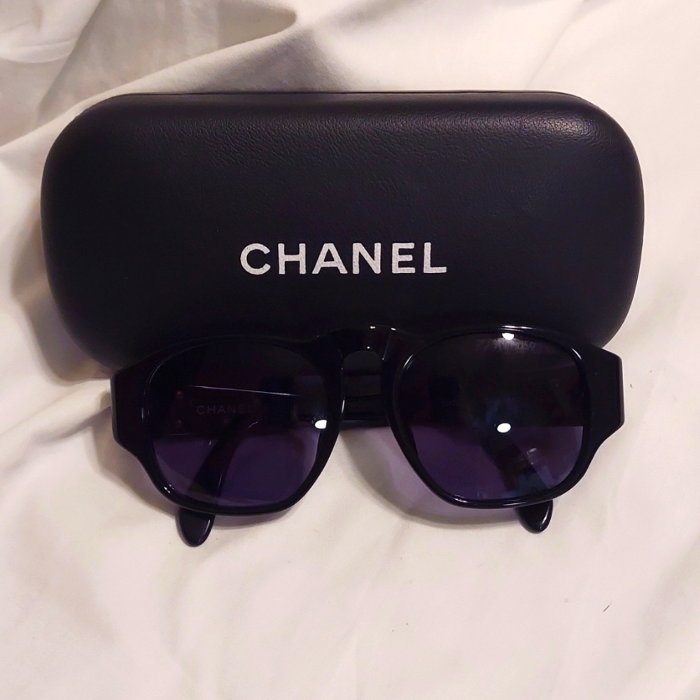 Authentic Vintage 90s Chanel Black Frame Logo Sunglasses #01452 94305